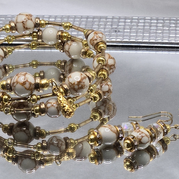 Elegant Gold and Cream Beaded Bracelet Set - Picture 1 of 9